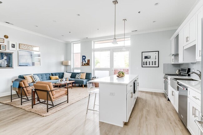 Foto del edificio - 7652 Madison Street Unit 412