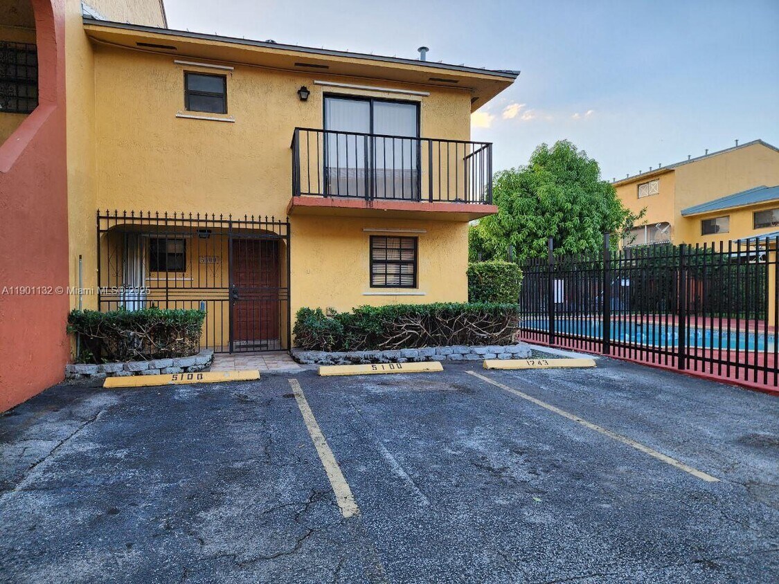 Foto principal - 5100 W 12th Ln