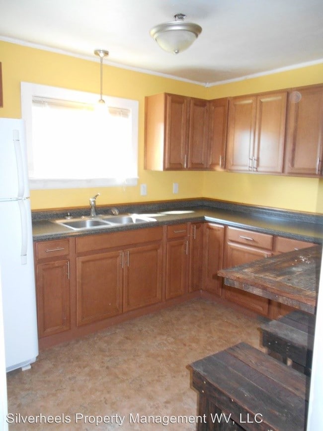 Building Photo - 1 br, 1 bath House - 417 1/2 Henderson Avenue