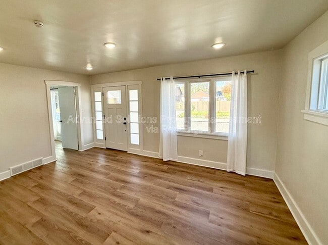 Building Photo - 270 E Coatsville Ave