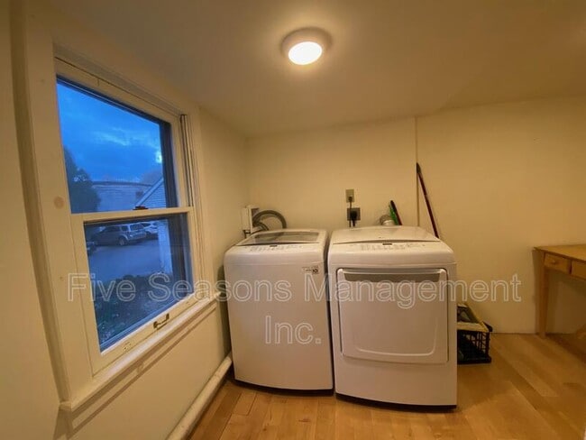 Building Photo - 119 N Winooski Ave