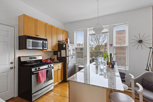 Foto del edificio - 1351 N Washtenaw Ave