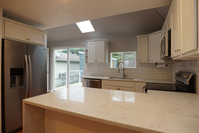 Building Photo - 7164 18th Ave SW