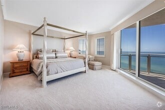Building Photo - 8231 Bay Colony Dr