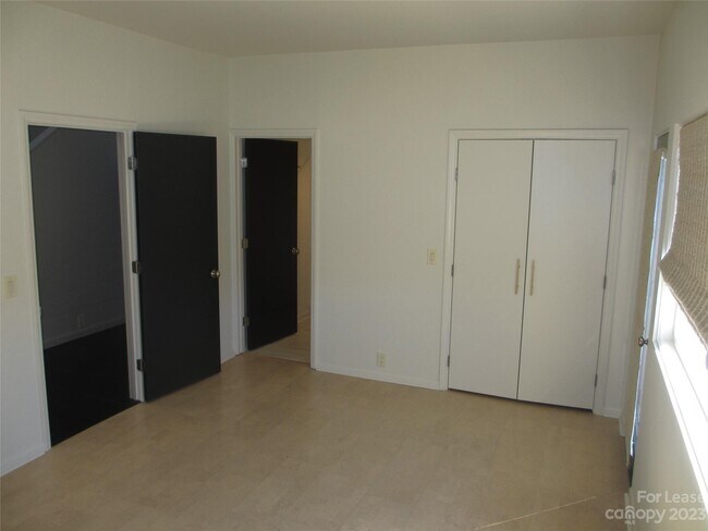 Building Photo - 501 Fenton Pl