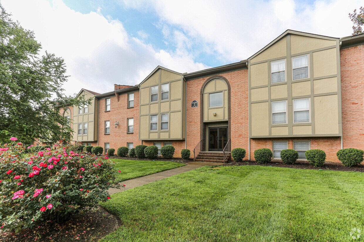 Newberry Parc Apartments 250 Olde English Ct Louisville, KY