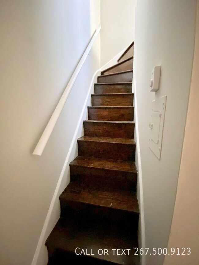 Building Photo - Fantastic Location.  Lovely newly renovate...
