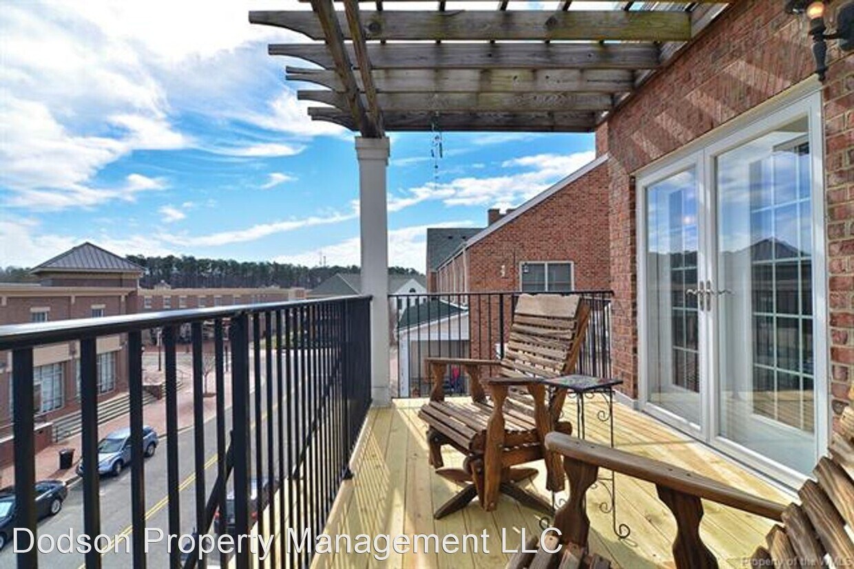 2 br, 2.5 bath House 5111 3 Center Street House Rental in