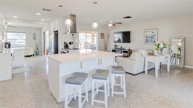 Building Photo - 8723 Hickorywood Ln
