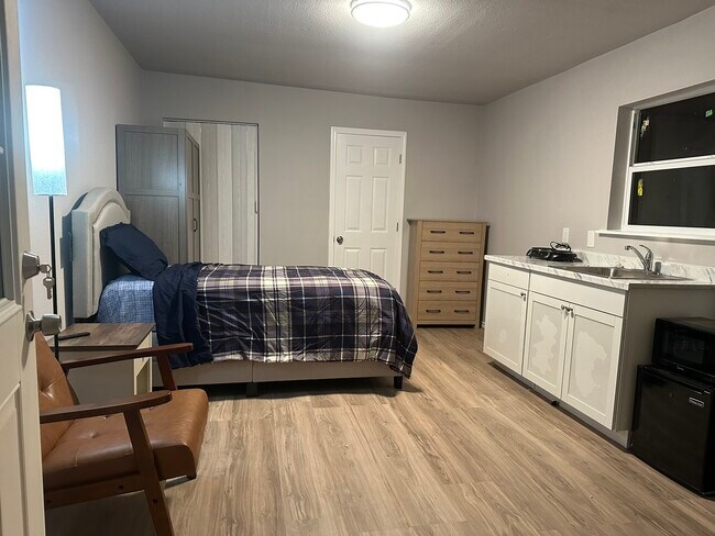 Foto del edificio - 10811 Cranbrook Rd