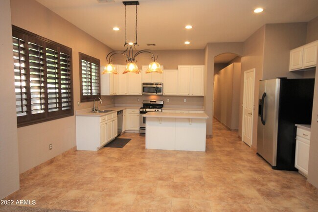 Building Photo - 6833 Cottontail Ln