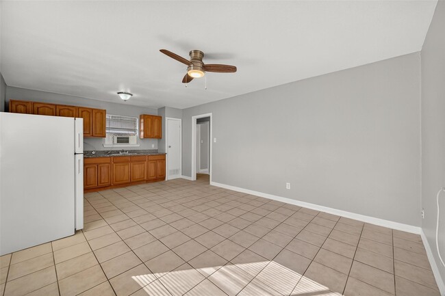 Foto del edificio - 8814 Manus St