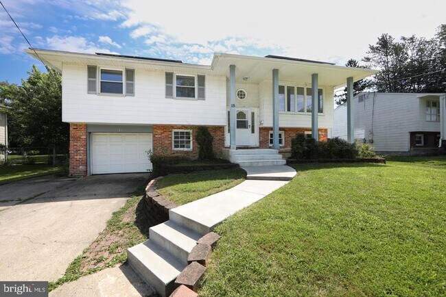 Foto del edificio - 15 Knollwood Dr