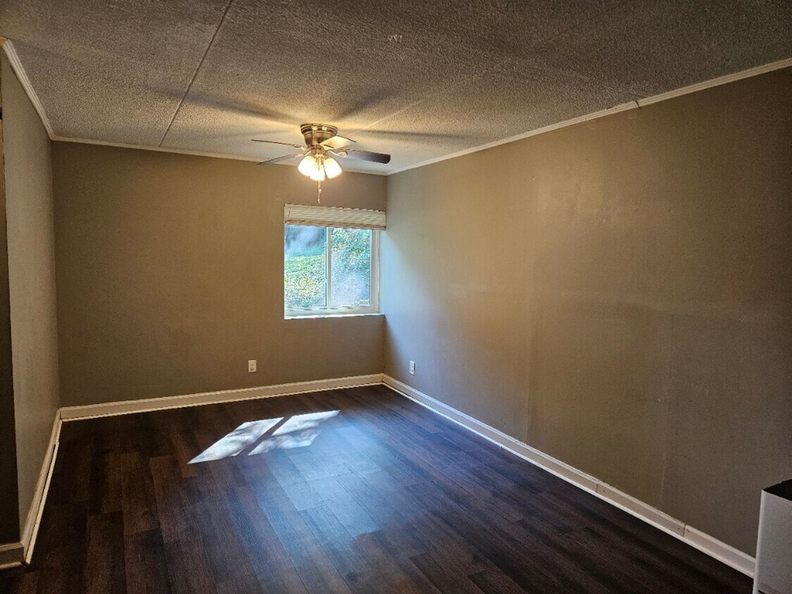 Building Photo - 2733 Jersey Ave