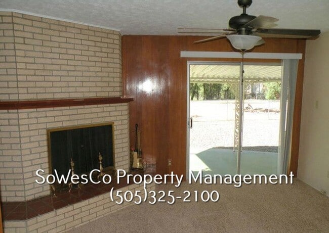 Building Photo - Three Bedroom Two Bath Home with Two Car Garage