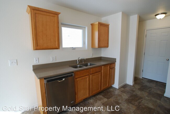 Building Photo - 3 br, 2.5 bath House - 1117 Madison Lane