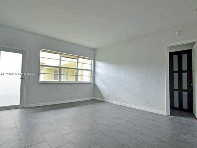Building Photo - 350 S Shore Dr