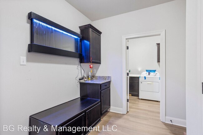 Foto del edificio - 4 br, 3 bath House - 4529 Bear Crossing Lane