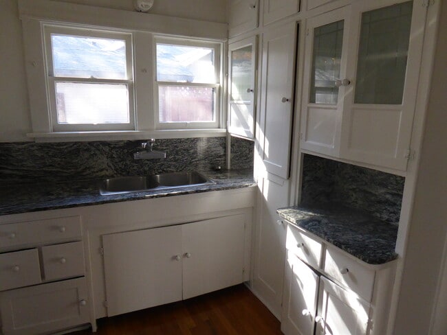 KITCHEN - 879 Villa Ave