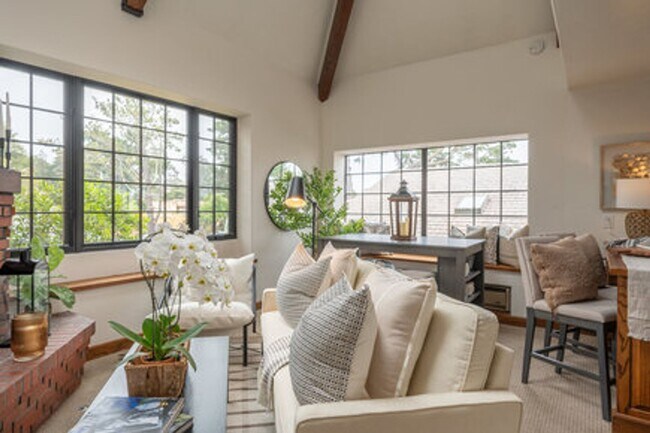 Foto del edificio - 1 Bed Condo in the Heart of Carmel-by-The-...