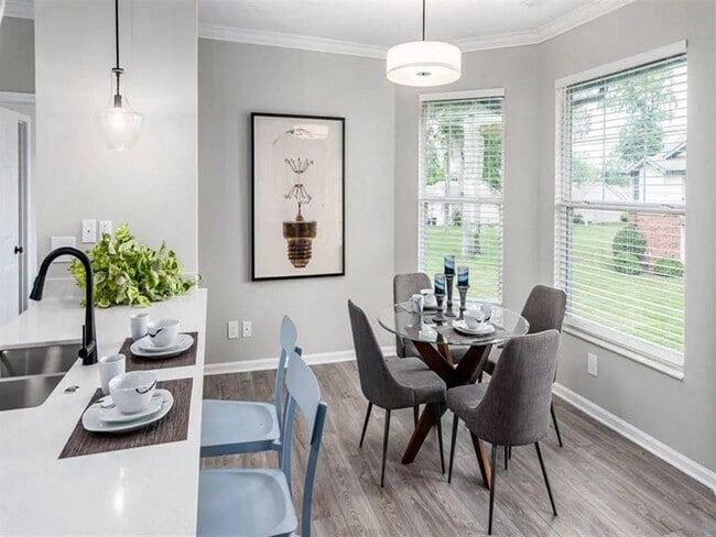 Building Photo - Elevate on Main