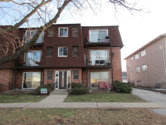 Building Photo - 9729 S Ridgeland Ave