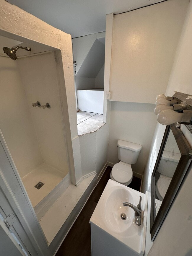 Building Photo - 600 Douglas St