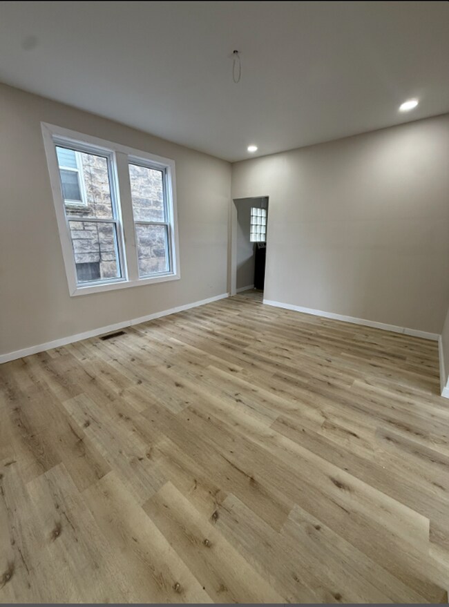 Foto del edificio - Giant, Newly Renovated Home in New Kensington!