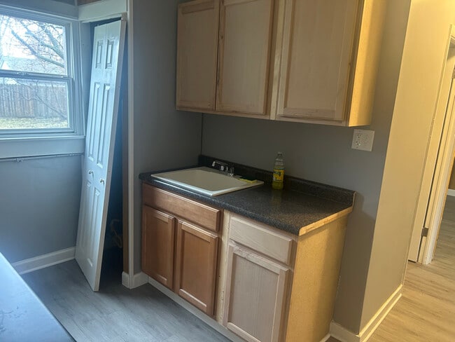 Building Photo - 4722 Pine Ave