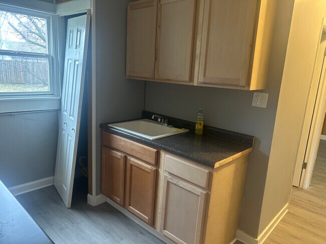 Foto del edificio - 4722 Pine Ave