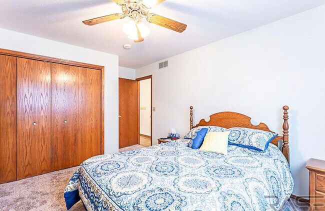 Foto del edificio - 2720 S Maywood Dr