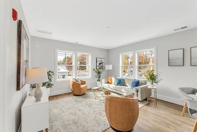 Living Room2 - 1000 Washington St