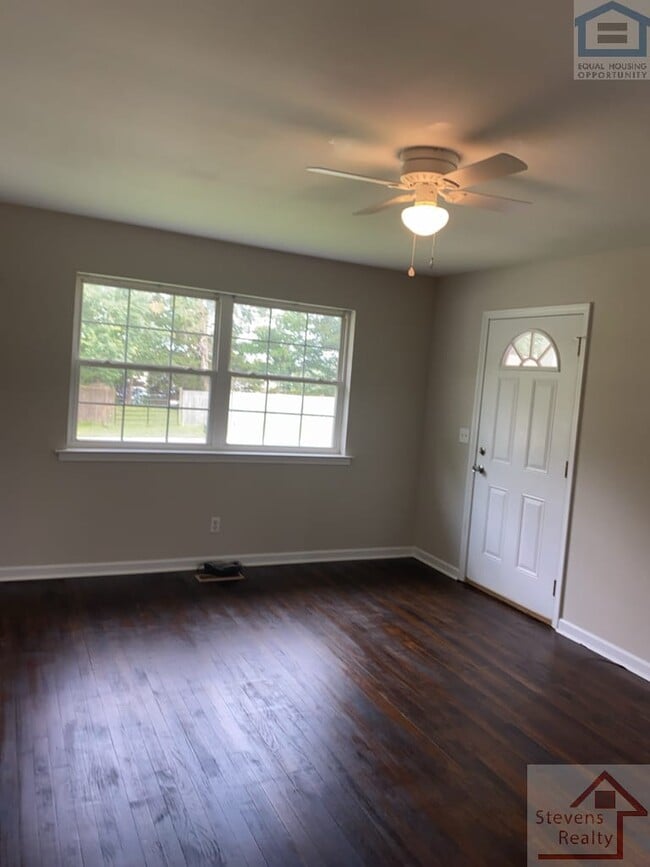 Building Photo - 207 Bermuda Dr