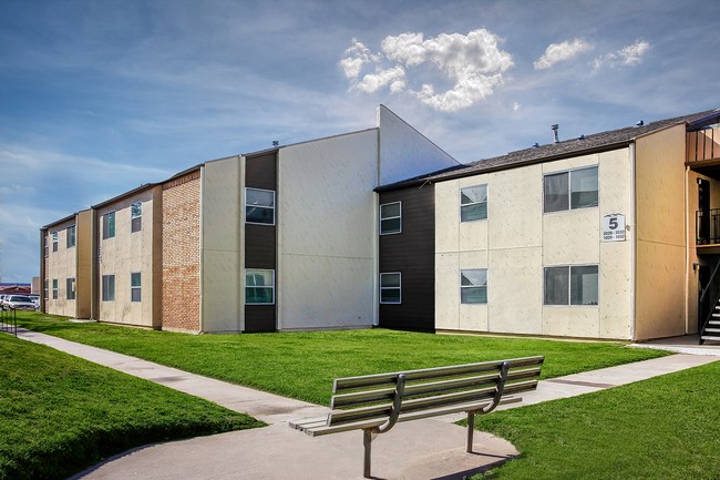 Building Photo - Gateway East Apartments