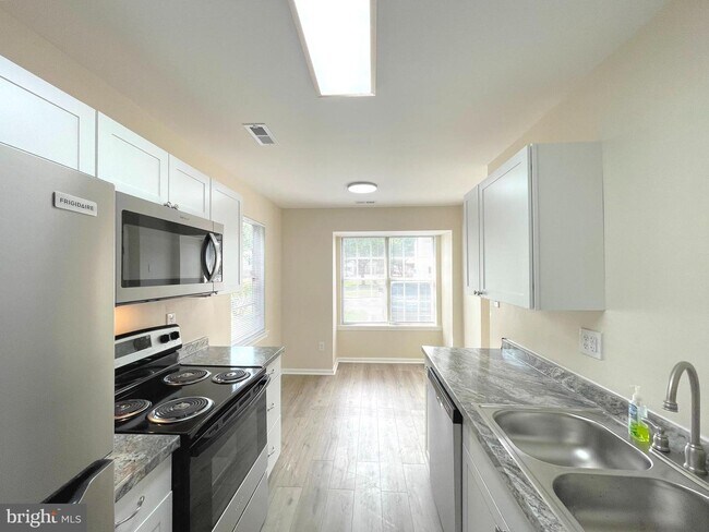 Building Photo - 22023 Valley Estates Dr