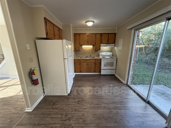 Foto del edificio - 1404 Bloomingdale Rd