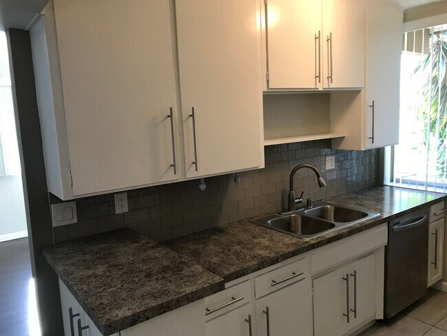 Cocina - 1127 Hacienda Pl