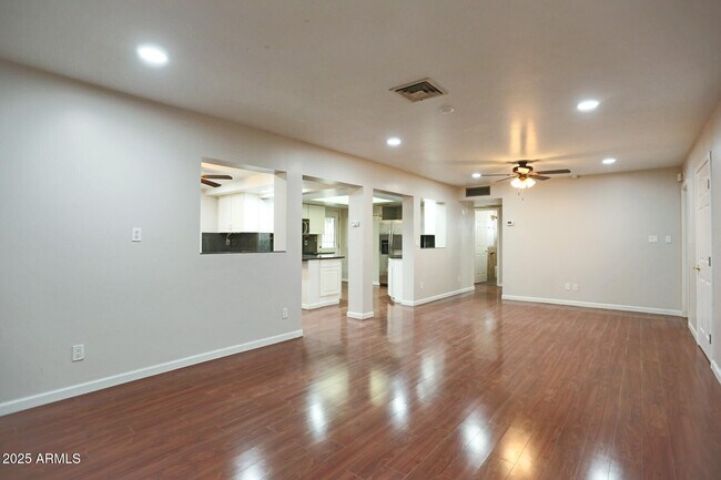 Building Photo - 3239 S Lebanon Ln