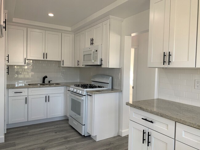 Foto del edificio - 4601 W 165th St