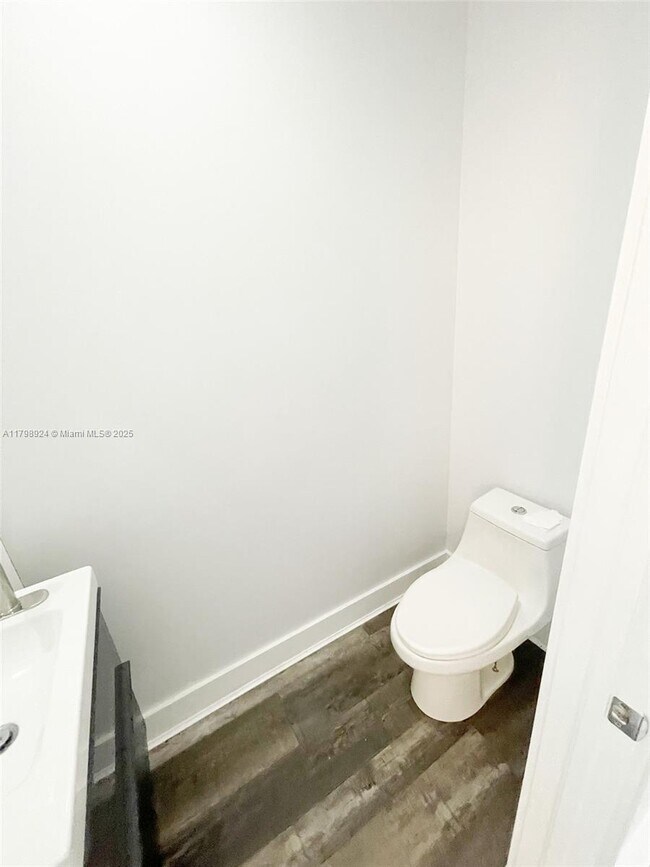 Foto del edificio - 285 River Bluff Ln