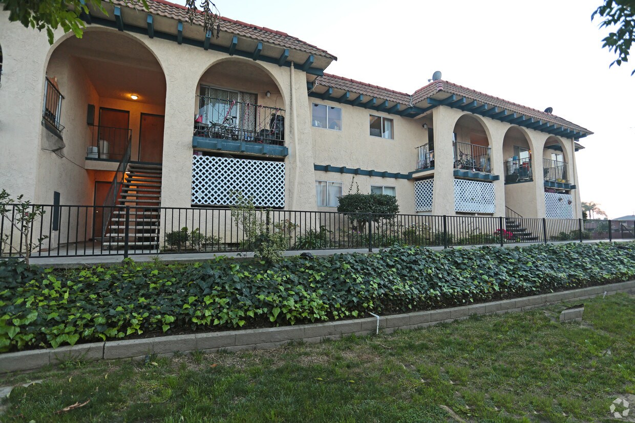 Building Photo - La Lanne Apartments
