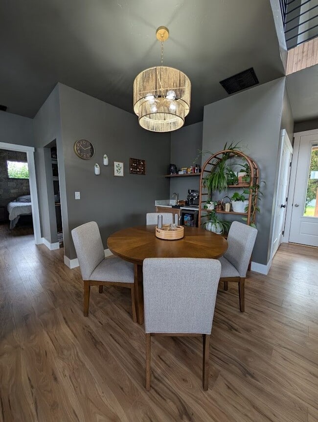 Building Photo - Gorgeous Orchards house with a SHOP!
