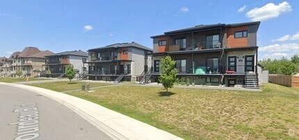 Building Photo - Bourdeau