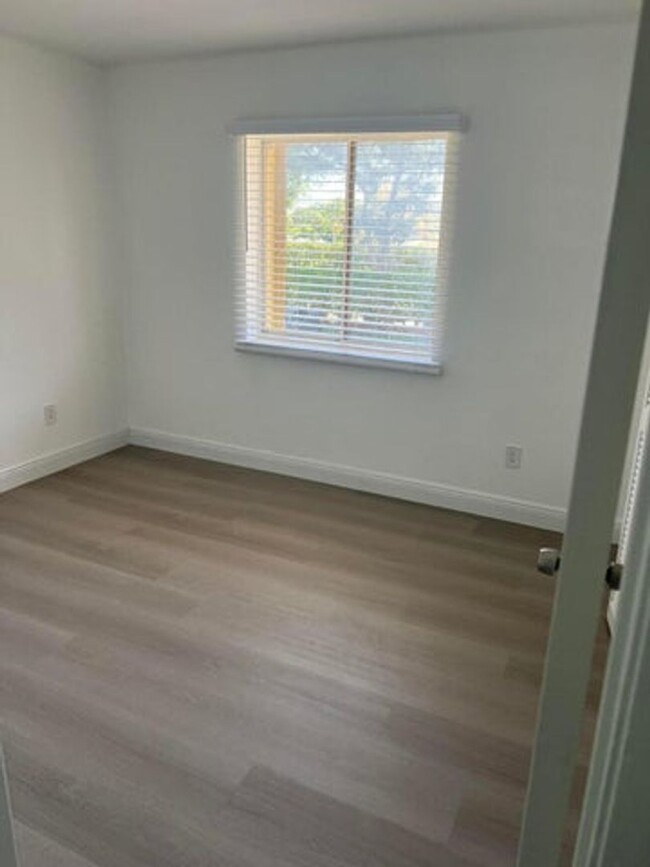 Foto del edificio - 6063 10th Ave N