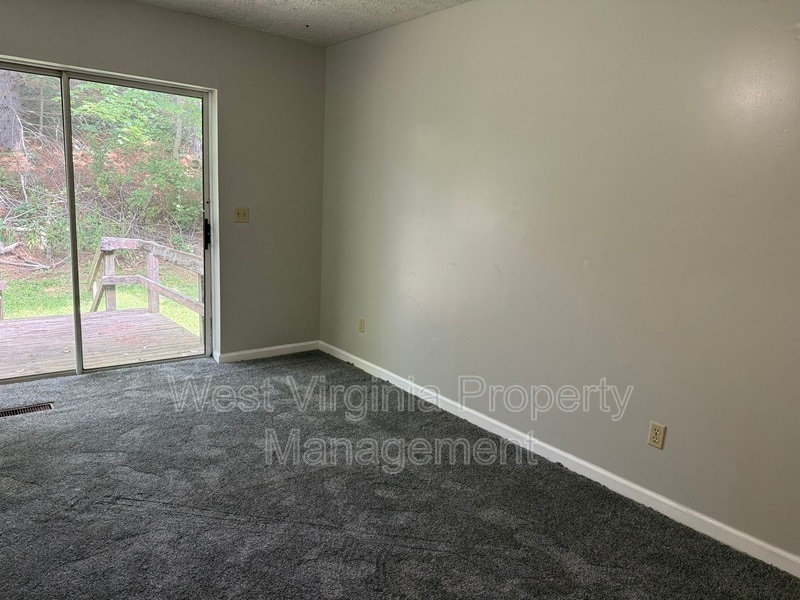 Building Photo - 184 Wyndale Dr