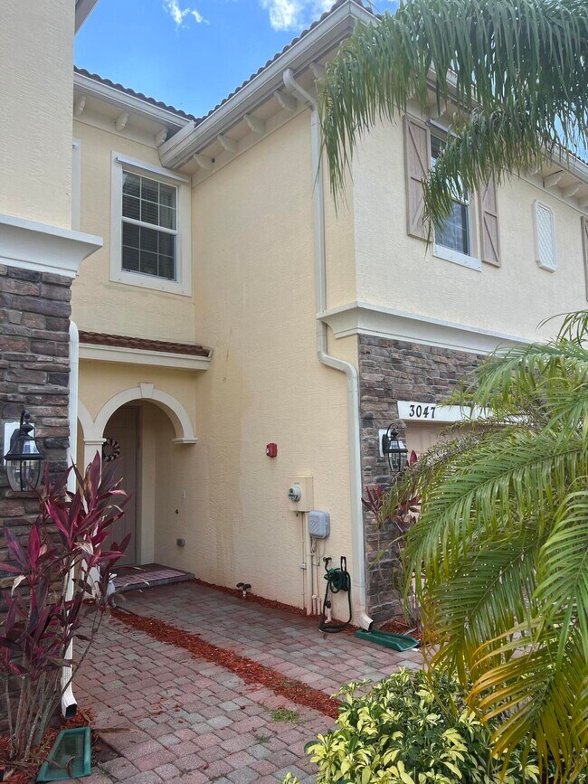 Building Photo - 3047 SW Otter Ln