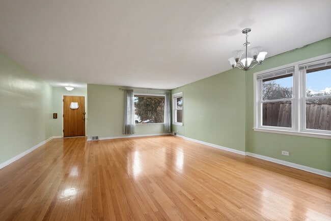 Foto del edificio - 5840 N Kimball Ave