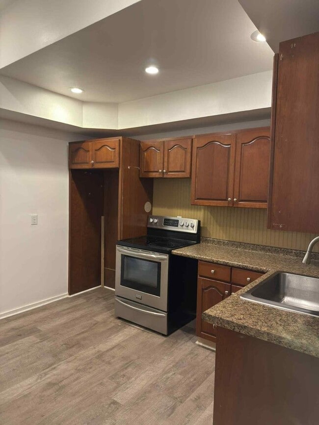 Building Photo - Charming Fully Renovated 2 Bedroom Home wi...