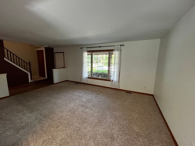 Foto del edificio - 4 Bedroom Home in Ann Arbor School District