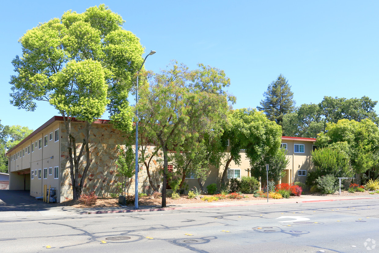 Foto del edificio - Sonoma Garden Apartment